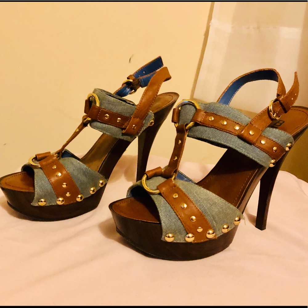 Bakers Jean heels with gold studs. Like new!